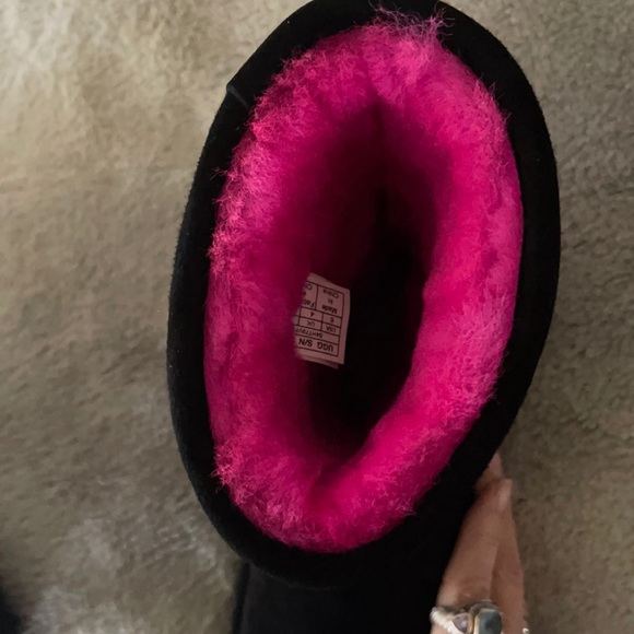 UGG Patricia Fields rare Black and hot pink chain 6 - Picture 2 of 13